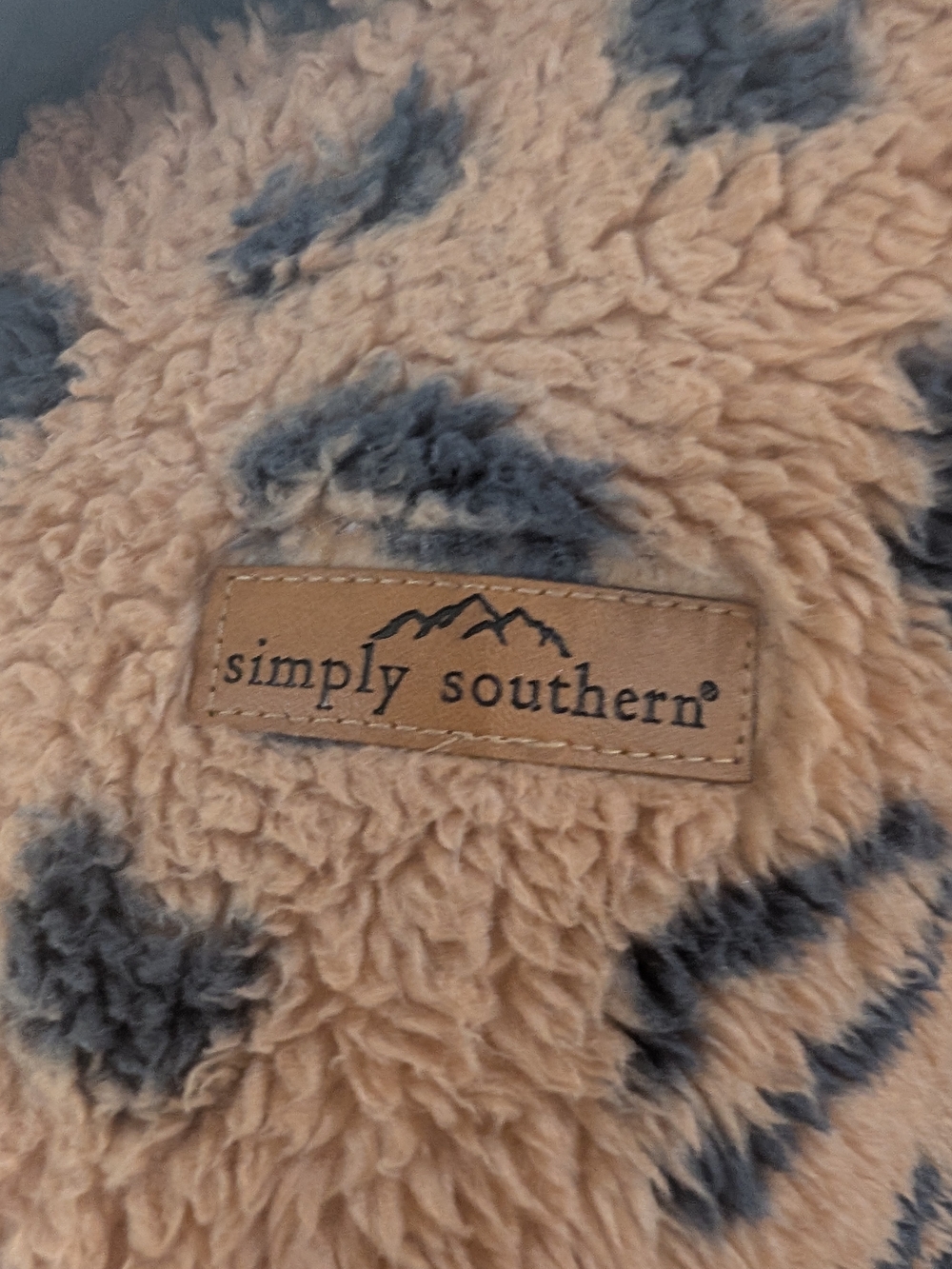 Simply Southern Leopard Print Sherpa Pullover – Size XL - Picture 4 of 11